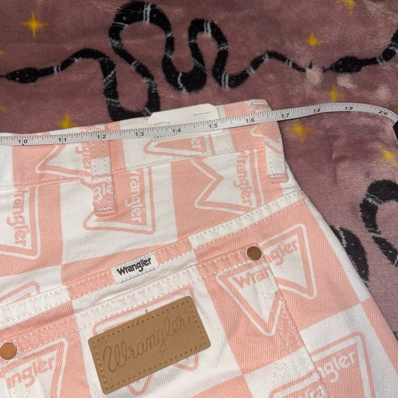 Wrangler Vintage Peach Shorts NWT - Picture 9 of 11